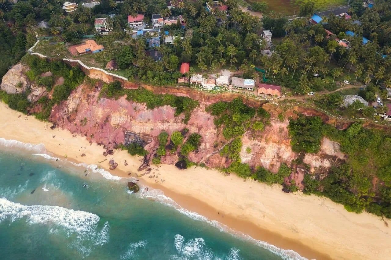 Varkala's red cliff and the ocean